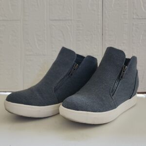 Women's Cushionable Gray Wedge Sneakers With Memory Foam